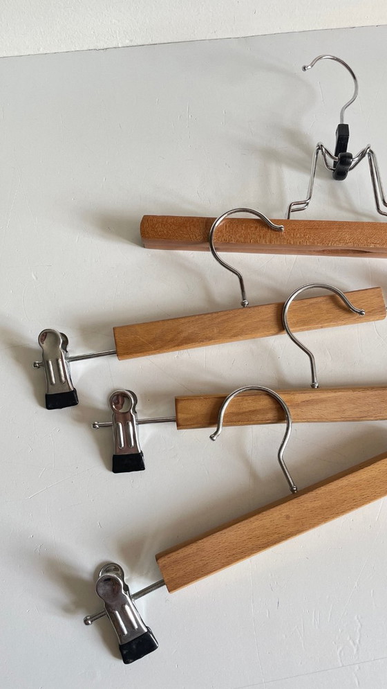 Image 1 of 4 CINTRES à Pince Bois VINTAGE