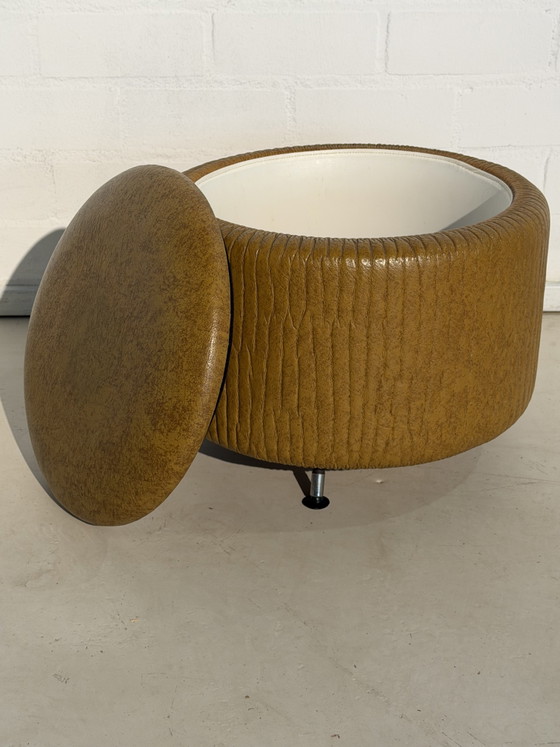 pouf vintage, table d'appoint – Poufs & repose-pieds, Metal, Skai (photo 3 of 8)
