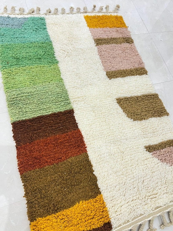 Image 1 of Alfombra bereber marroquí tradicional pequeña de pura lana, 100x200 cm.
