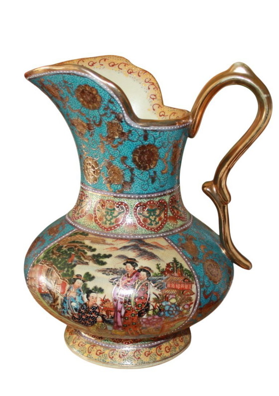 Image 1 of Vaso Satsuma in stile asiatico, dipinto a mano con decorazioni dorate.