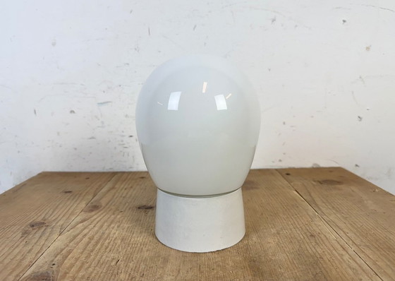 Image 1 of Lampada da soffitto vintage in porcellana bianca, anni '70