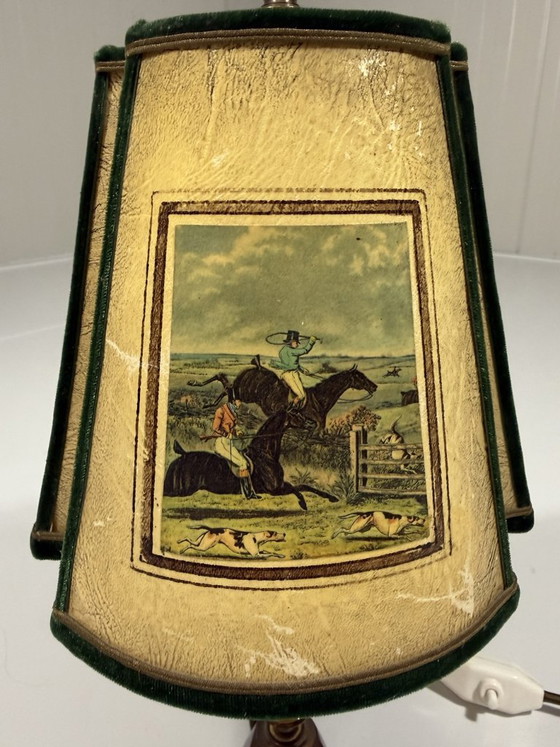 Lámpara de mesa de latón con pantalla con escena de caza, década de 1950. – Lámparas de mesa, Brass (photo 11 of 17)