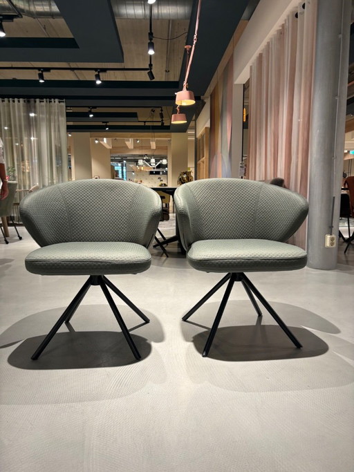 Sillas de comedor Calix de Bert Plantagie – draaistoelen, Textile