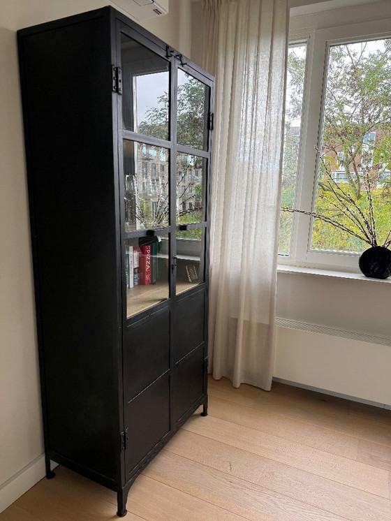 Image 1 of Armadio industriale in acciaio - Design senza tempo