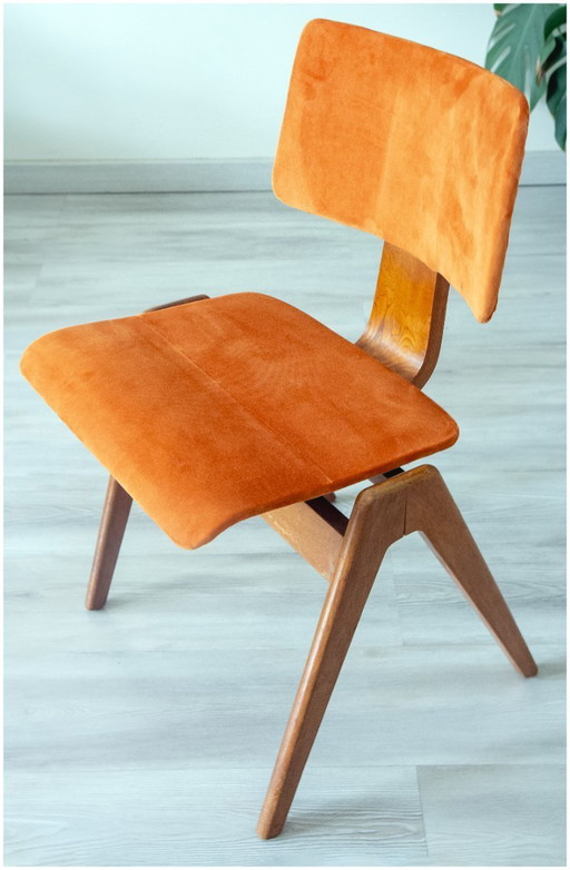 Hügelstuhl, Robin Day, 1950