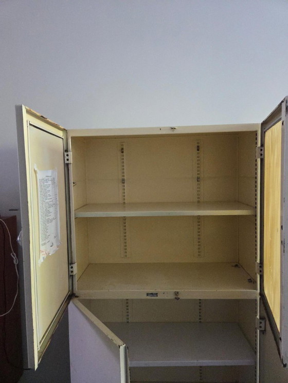 Image 1 of vintage stalen apothekerskast