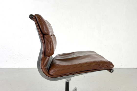 Softpad EA 205 di Charles e Ray Eames per Herman Miller - Anni '70 – Sedie da ufficio, Pelle (photo 7 of 11)