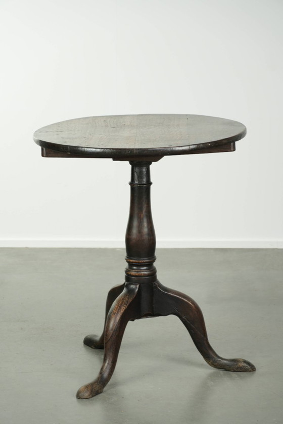 Characterful 18th-century English oak side table with a beautiful appearance and good colors – Wood, Klassiek (photo 2 of 8)
