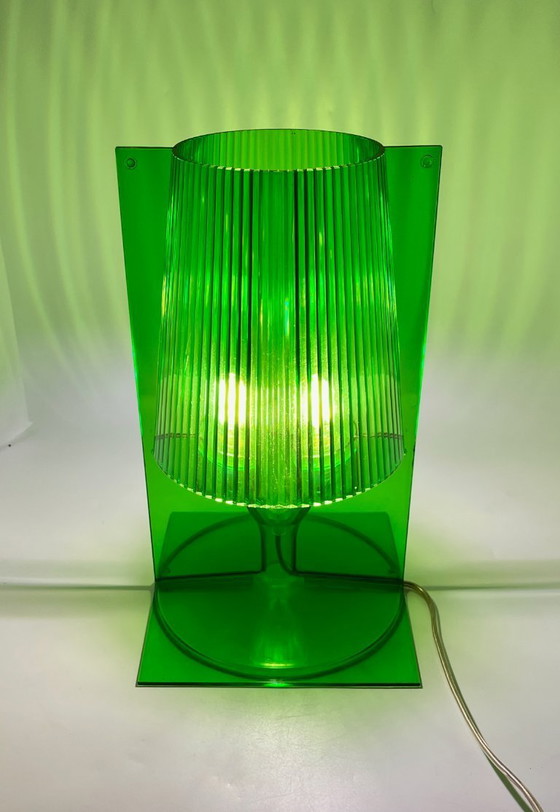 Image 1 of Lampe de table Kartell « Take » verte – Design de Ferruccio Lavia, fabriquée en Italie