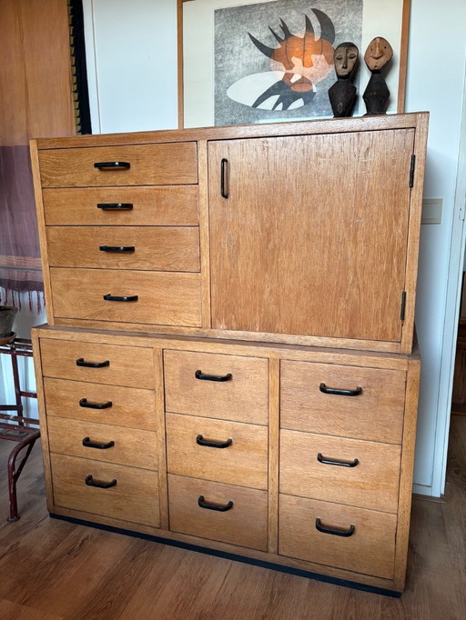 Dos cajoneras modernistas vintage de roble de la imprenta