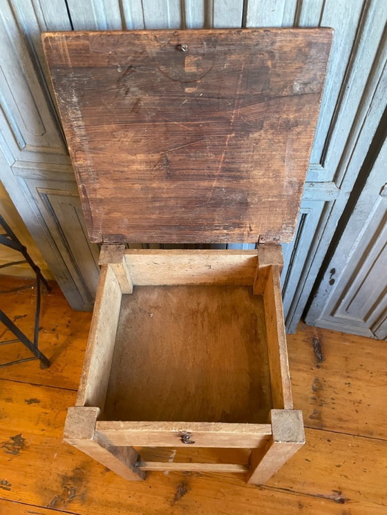 Image 1 of Mesa auxiliar con banco plegable y taburete en francés.