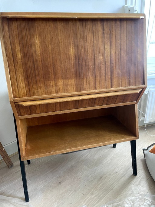 Mobiletto vintage di metà secolo con cassetto estraibile