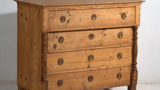 Antique solid pine chest of drawers – Rustic European dresser – circa 1900 – Metal (photo 3 of 40)