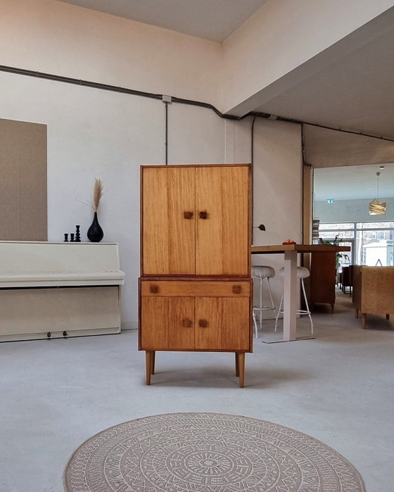 Image 1 of Aparador de mediados de siglo