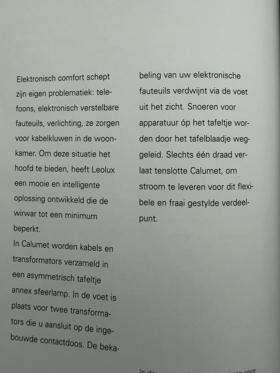 Image 1 of Leolux Calumet design bijzettafel. 