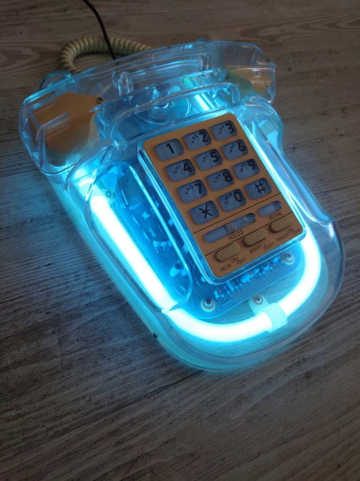 Neon Phone Retro