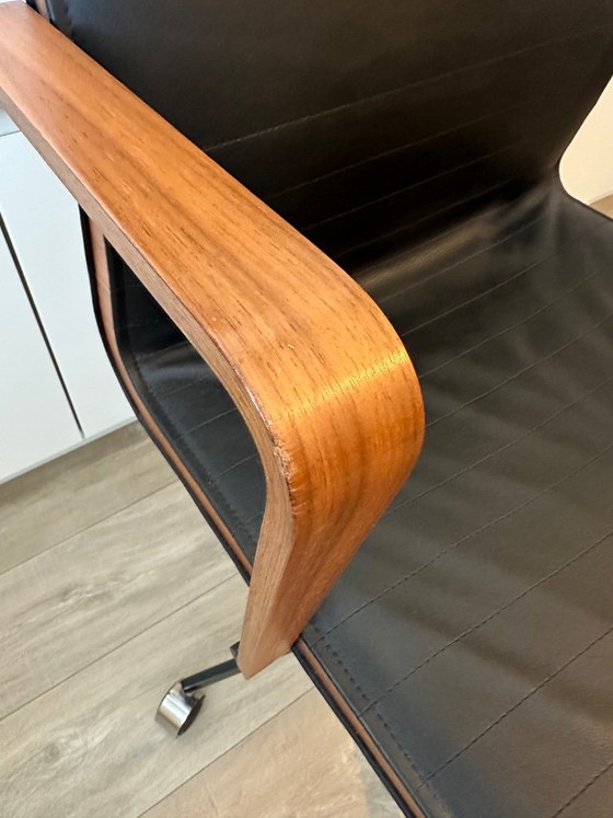 Bulo Vincent Van Duysen black office chair with wooden armrests, Bulo - design by Vincent Van Duysen, Leather (photo 6 of 11)