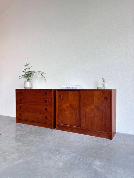Image 1 of Vintage ladekast teak op plint