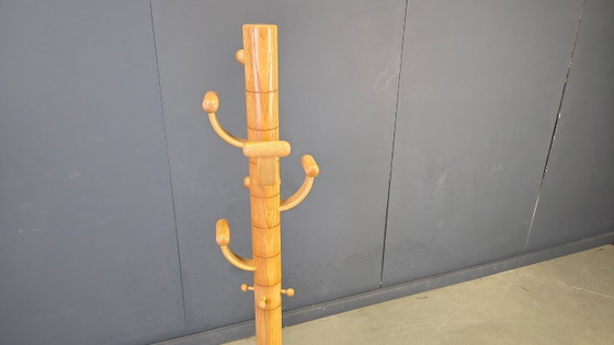 Image 1 of Perchero antiguo de travertino y madera de fresno, de Ettore Sottsass, década de 1980.