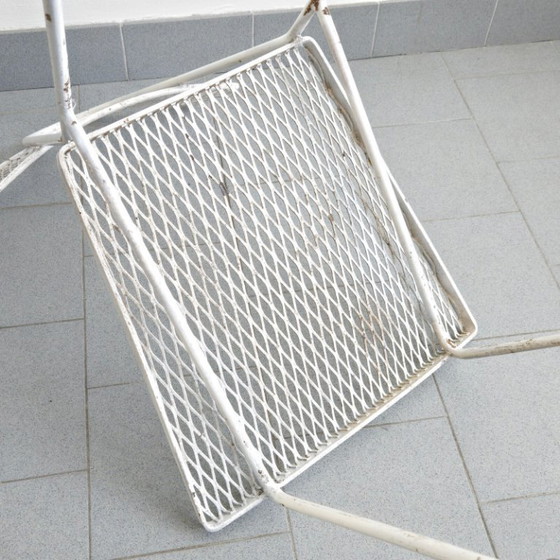Image 1 of Een paar vintage witte gelakte metalen stoelen uit de jaren 50 van DLG Mathieu Matégot.