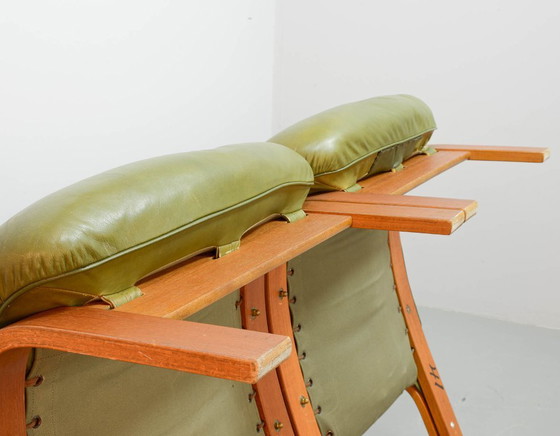 Image 1 of Comodísimo sofá lounge Rybo Rykken de dos plazas en cuero verde oliva de estilo escandinavo, de Elsa y Nordahl Solheim, años 60.