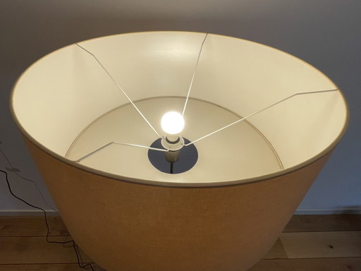 Einzigartige, skulpturale Stehlampe mit handgeschmiedetem Stahlfuß – vloerlampen, Metal, Textile (photo 2 of 6)