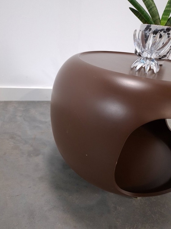 Table basse ronde Space Age marron sur roulettes avec compartiment ouvert – Tables basses, Plastic, Metal (photo 8 of 14)