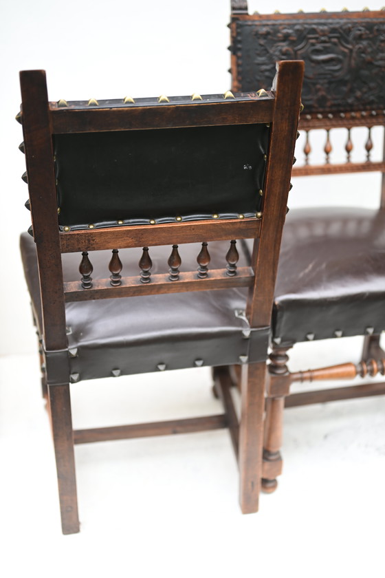 Image 1 of Chaises anciennes en bois sculpté - Lot de 2