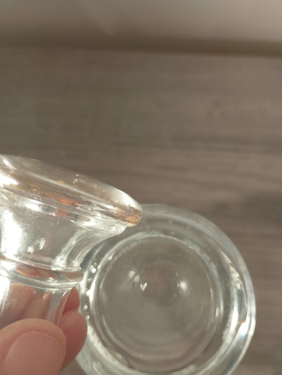 Image 1 of Kristallen karaf toegeschreven aan Baccarat Saint Louis, gegraveerd met het nummer 11.