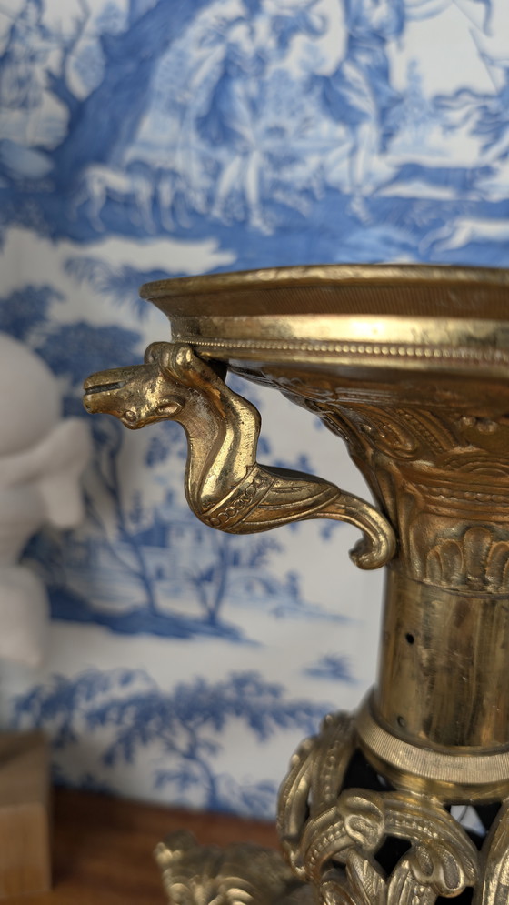 Image 1 of 19e eeuw Verguld bronzen kaarsenhouder met waterspuwers Neo Middeleeuwse stijl