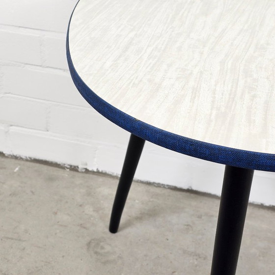 Image 1 of Tavolino da caffè vintage anni '50 con piano in formica e bordo blu