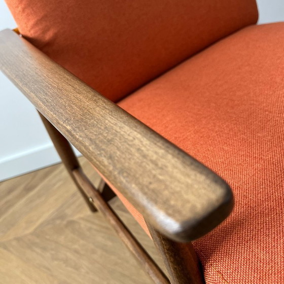 Image 1 of Vintage oranje Poolse fauteuil: loungestoel uit het midden van de 20e eeuw, gerestaureerd.