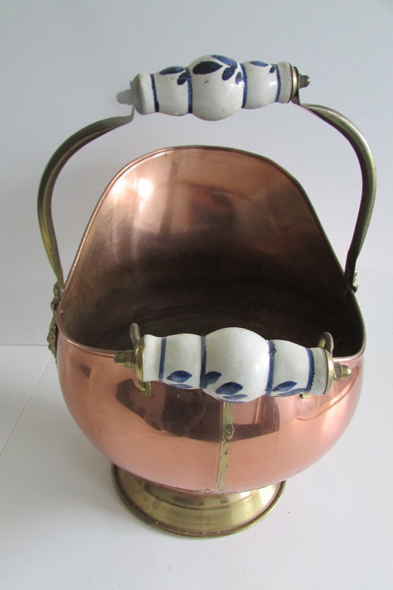 Antica secchia per carbone in rame a forma di elmo – Oggetti decorativi, Ceramica, Ottone (photo 2 of 6)