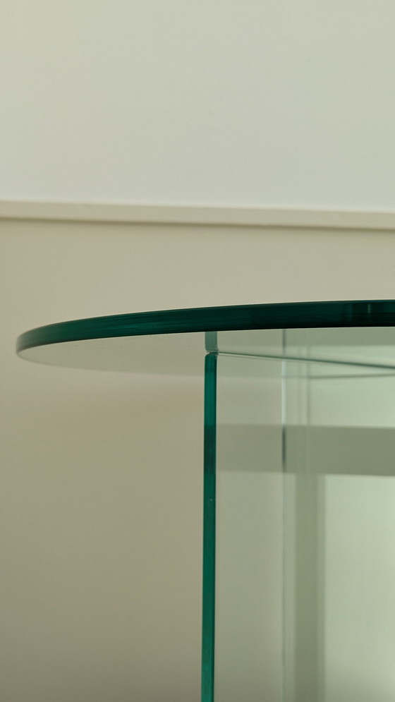 Image 1 of Mesa de centro de cristal geométrica Diseño escultural