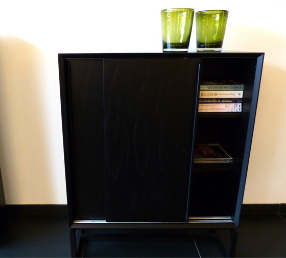 Image 1 of Mobiletto con ante scorrevoli in stile scandinavo nero