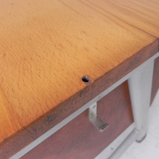 Escritorio industrial con 2 cajoneras, década de 1960. – Wood, Iron (photo 31 of 32)