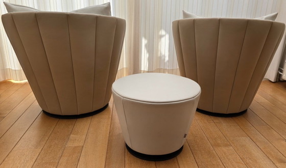 Twee leren lounge-fauteuils met leren poef van het merk Jori – Leather (photo 2 of 6)