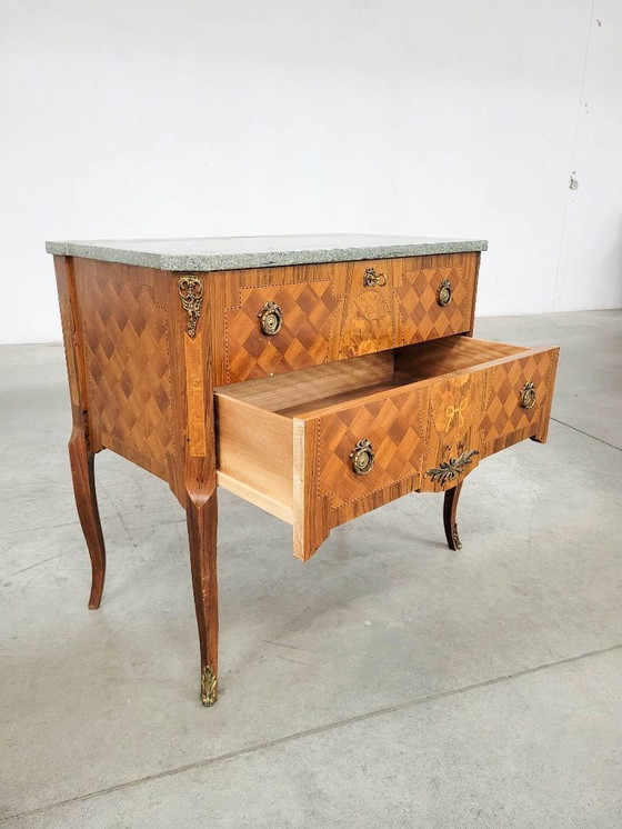 Image 1 of Arcón Gustaviano con tapa de mármol