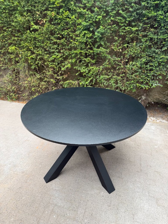 Table ronde noire Eames – Gispen, Tables de salle à manger, lamine, Métal (photo 3 of 5)