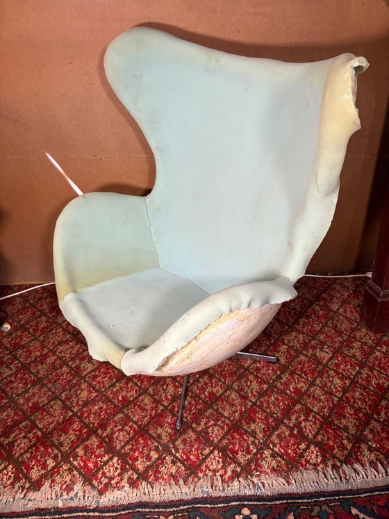 Image 1 of Poltrona Egg Chair Mid-Century Modern nello stile di Arne Jacobsen – Progetto di restauro Una fantastica poltrona Egg Chair Mid-