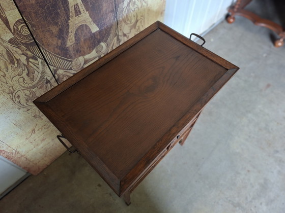 Image 1 of Antique oak tea cabinet, display cabinet, whiskey bar, wine cabinet with removable tray, dimensions 62x41cm and 76cm high.