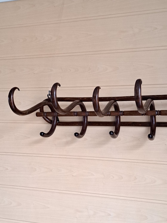 Image 1 of Porte-manteau en bois courbé