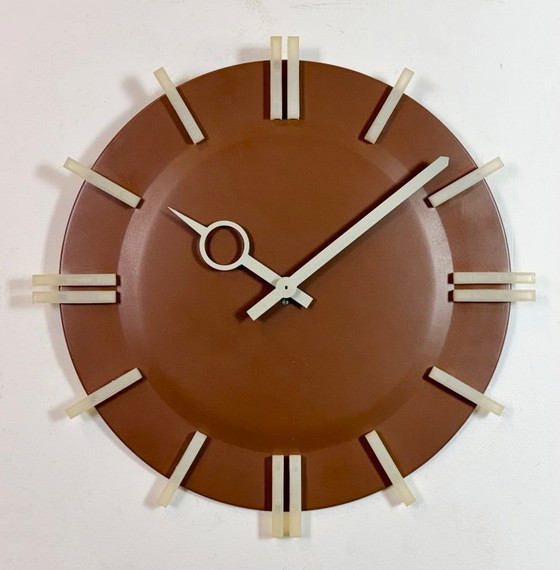 Image 1 of Reloj de pared industrial marrón de oficina de Pragotron, década de 1970