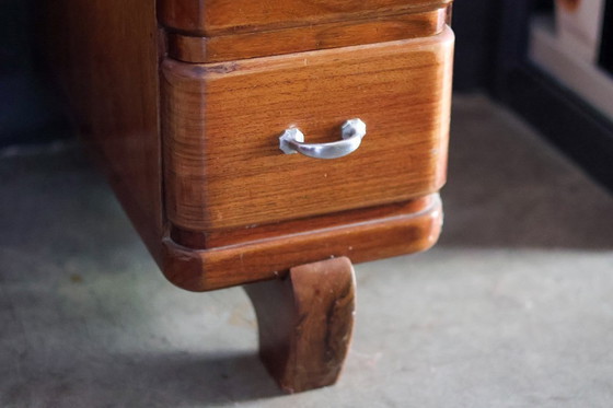 Image 1 of Coiffeuse avec grand miroir taillé et deux miroirs latéraux pivotants provenant d'un intérieur spécial !