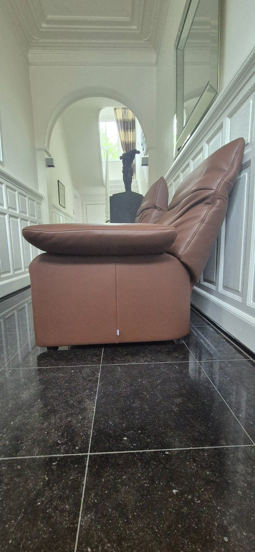 Canapé et repose-pieds Jori, modèle Linea