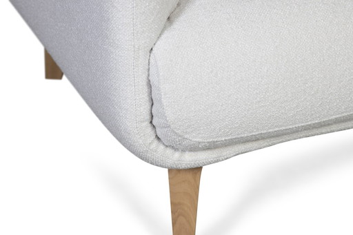 Se encuentra en la orilla del Moa