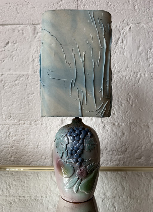 Handgemaakte majolica lamp met fruitmotief, jaren 70