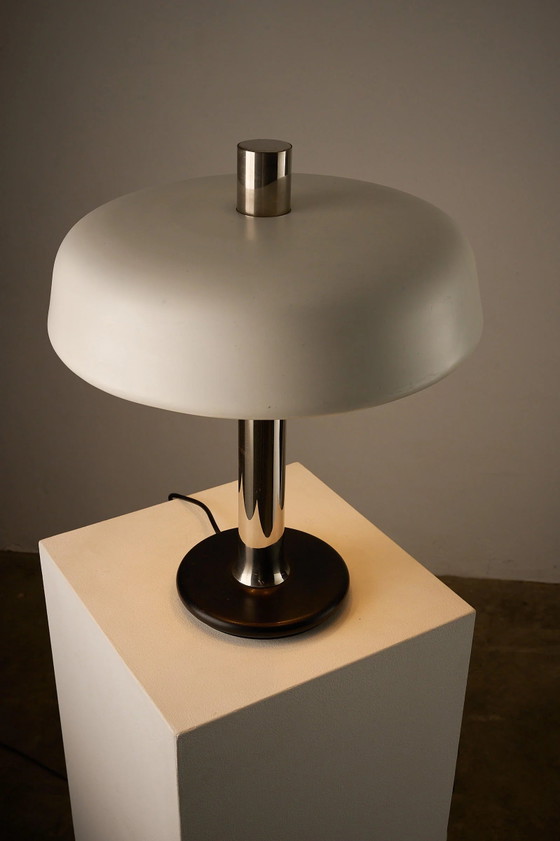 Lámpara de mesa Space Age tipo hongo con tallo cromado, Lámparas de mesa, Metal, Cromo, Blanco (foto 2 de 9)
