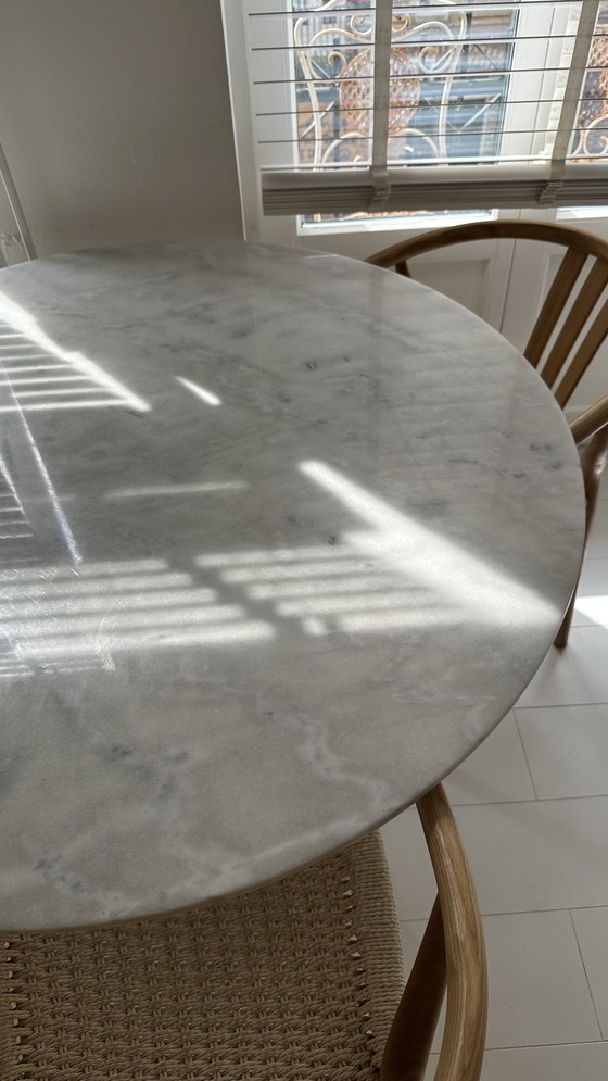 Image 1 of Ronde marmeren eettafel 110cm