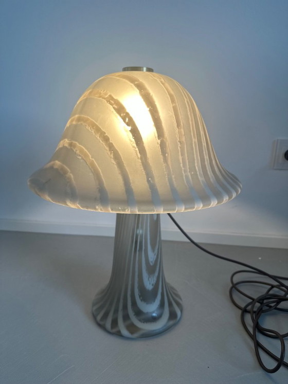 Putzler Lampada da tavolo, Vetro a strisce a forma di fungo, Peill & Putzler, Lampade da tavolo, Bianco (foto 4 di 15)